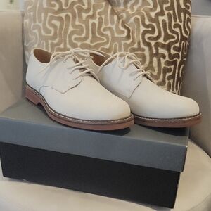 Johnston & Murphy White and Brown Oxfords Sleek Design